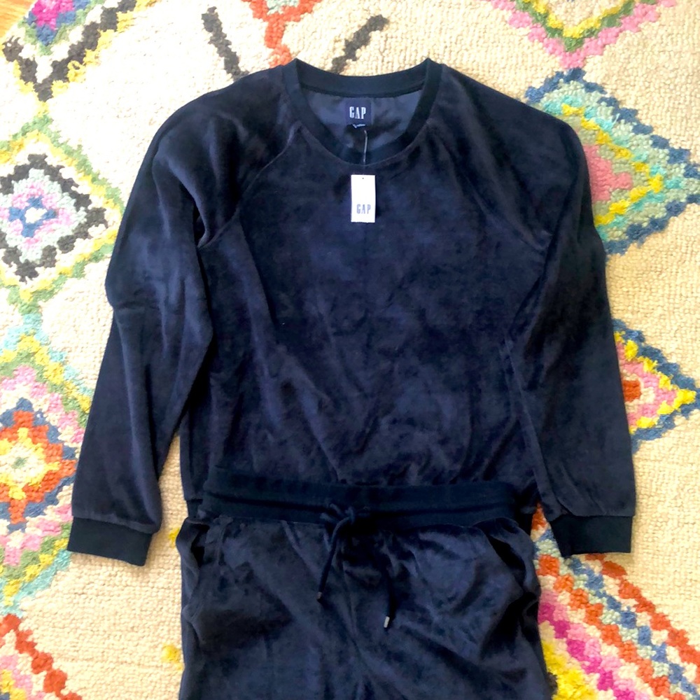 Black velour matching sweatshirt and joggers from Gap, NWT size S
